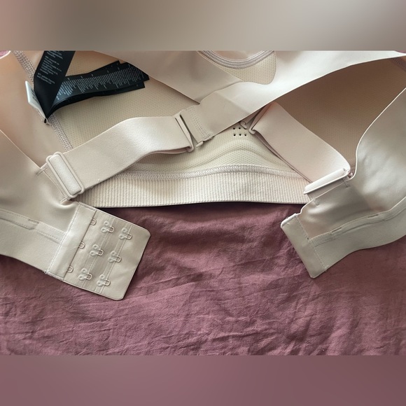 Reebok Sports Bra-NWT - Picture 7 of 7